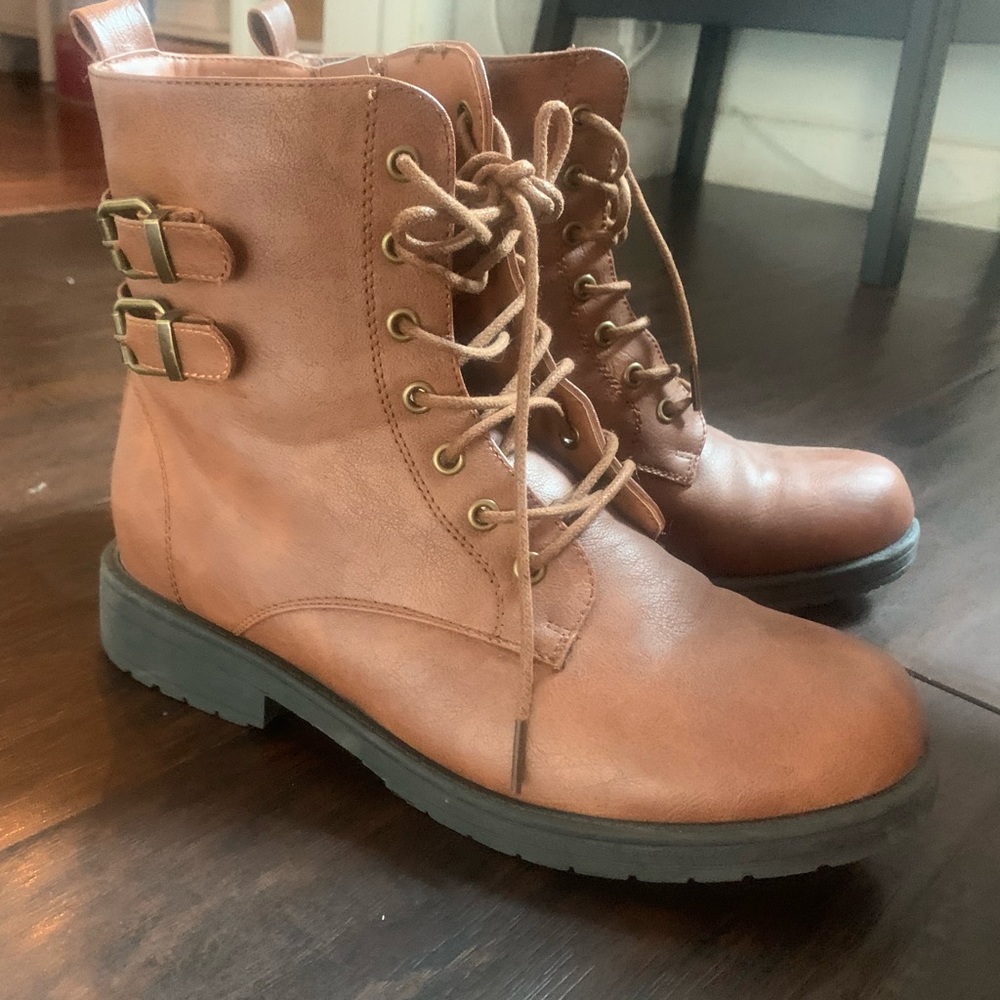 Combat boots